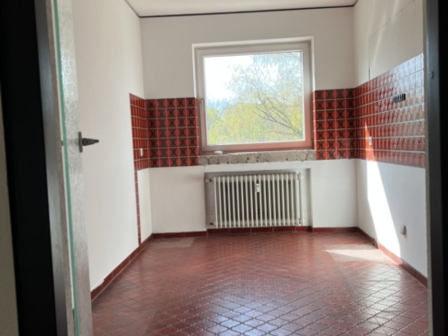 2 Zimmer Penthouse in gepflegter Wohnanlage am Rande des Hackhauser Waldes inkl. 2 Garagen