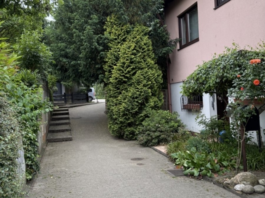Großzügiges Reihenendhaus

mit uneinsehbarem Garten