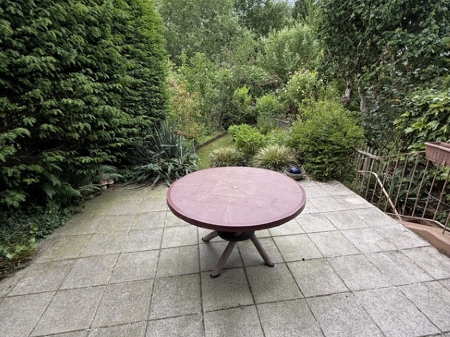 Großzügiges Reihenendhaus

mit uneinsehbarem Garten