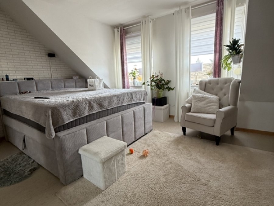 2 OG links Schlafzimmer