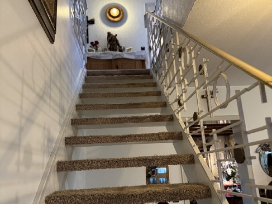 Aufgang zu 3 Schl.Z mit 2 Bädern