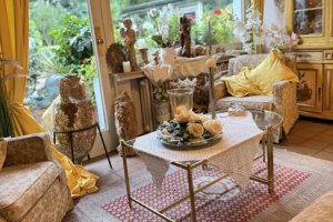 Italienisches Esszimmer neben Küche  