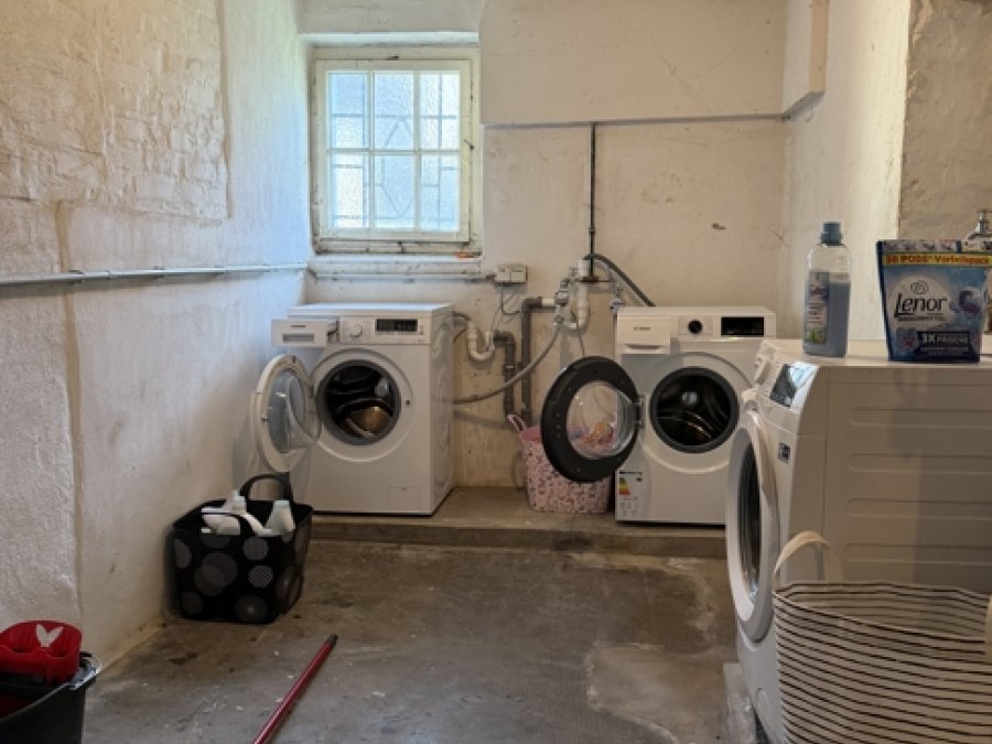 Gepflegtes Drei-Familienhaus

mit zusätzlichem Anbau (181qm)

in ruhiger Seitenstrasse