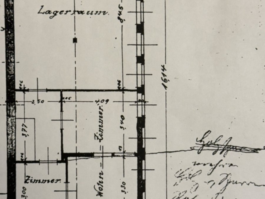 Gepflegtes Drei-Familienhaus

mit zusätzlichem Anbau (181qm)

in ruhiger Seitenstrasse