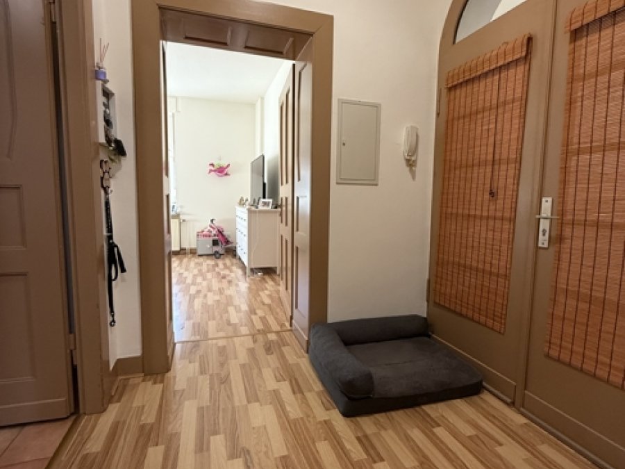 Gepflegtes Drei-Familienhaus

mit zusätzlichem Anbau (181qm)

in ruhiger Seitenstrasse