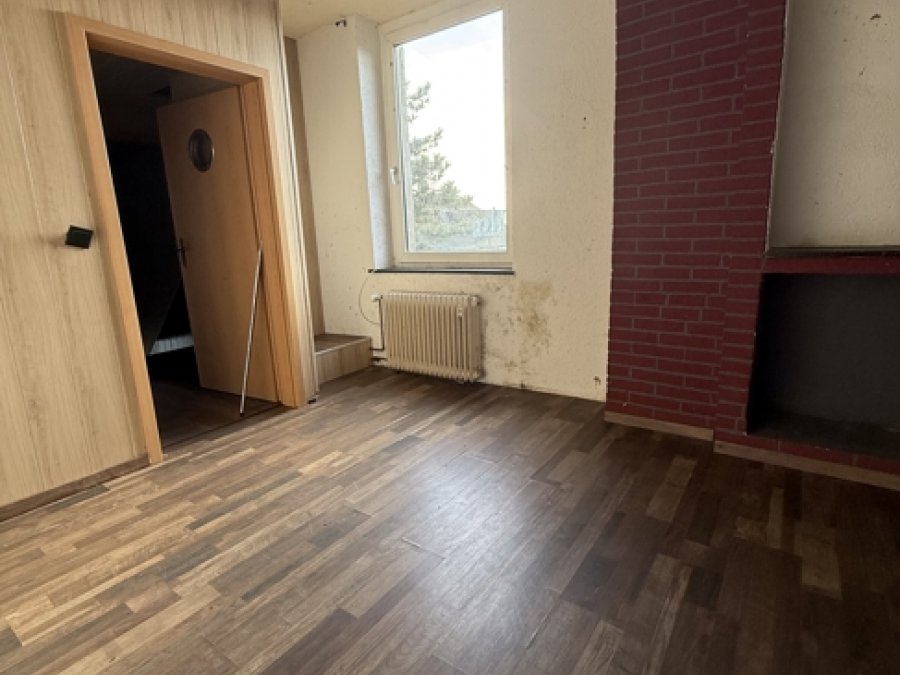 Gepflegtes Drei-Familienhaus

mit zusätzlichem Anbau (181qm)

in ruhiger Seitenstrasse