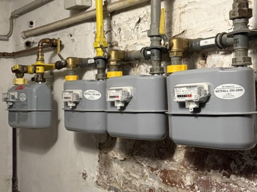 Gepflegtes Drei-Familienhaus

mit zusätzlichem Anbau (181qm)

in ruhiger Seitenstrasse