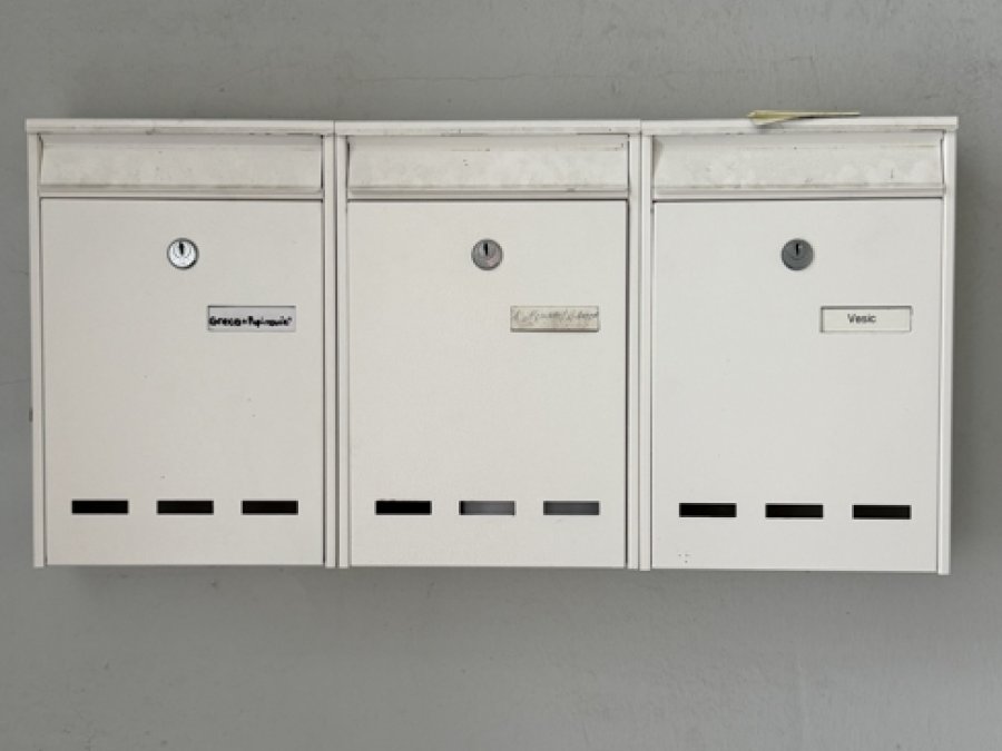 Gepflegtes Drei-Familienhaus

mit zusätzlichem Anbau (181qm)

in ruhiger Seitenstrasse