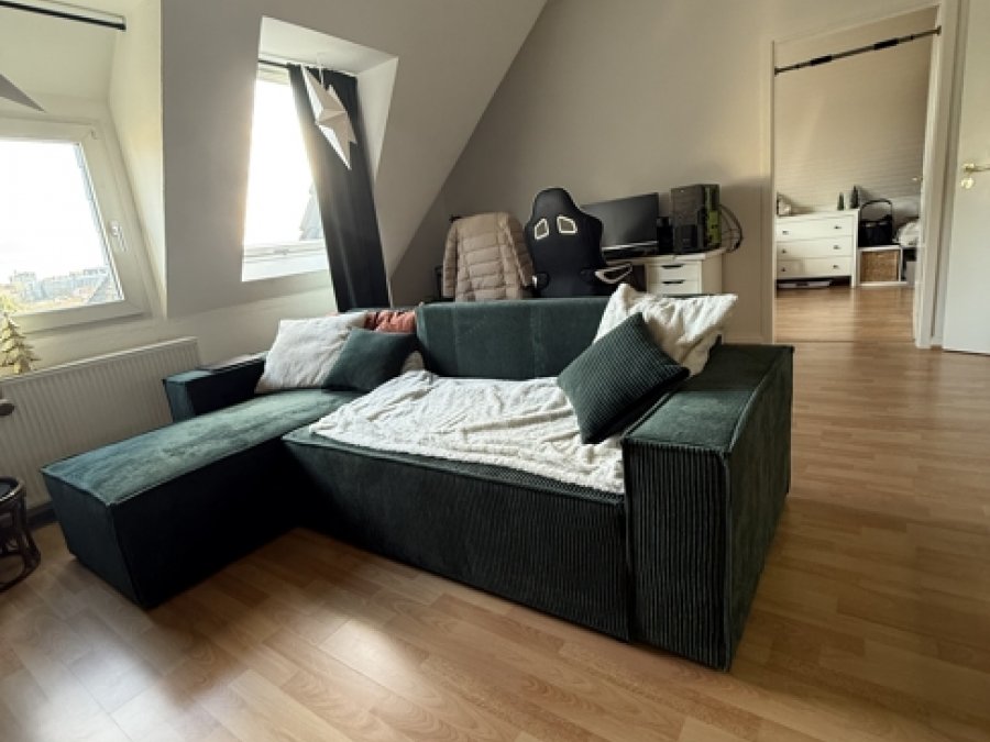 Gepflegtes Drei-Familienhaus

mit zusätzlichem Anbau (181qm)

in ruhiger Seitenstrasse