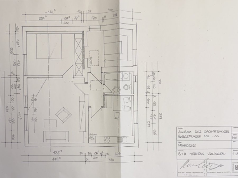 Gepflegtes Drei-Familienhaus

mit zusätzlichem Anbau (181qm)

in ruhiger Seitenstrasse